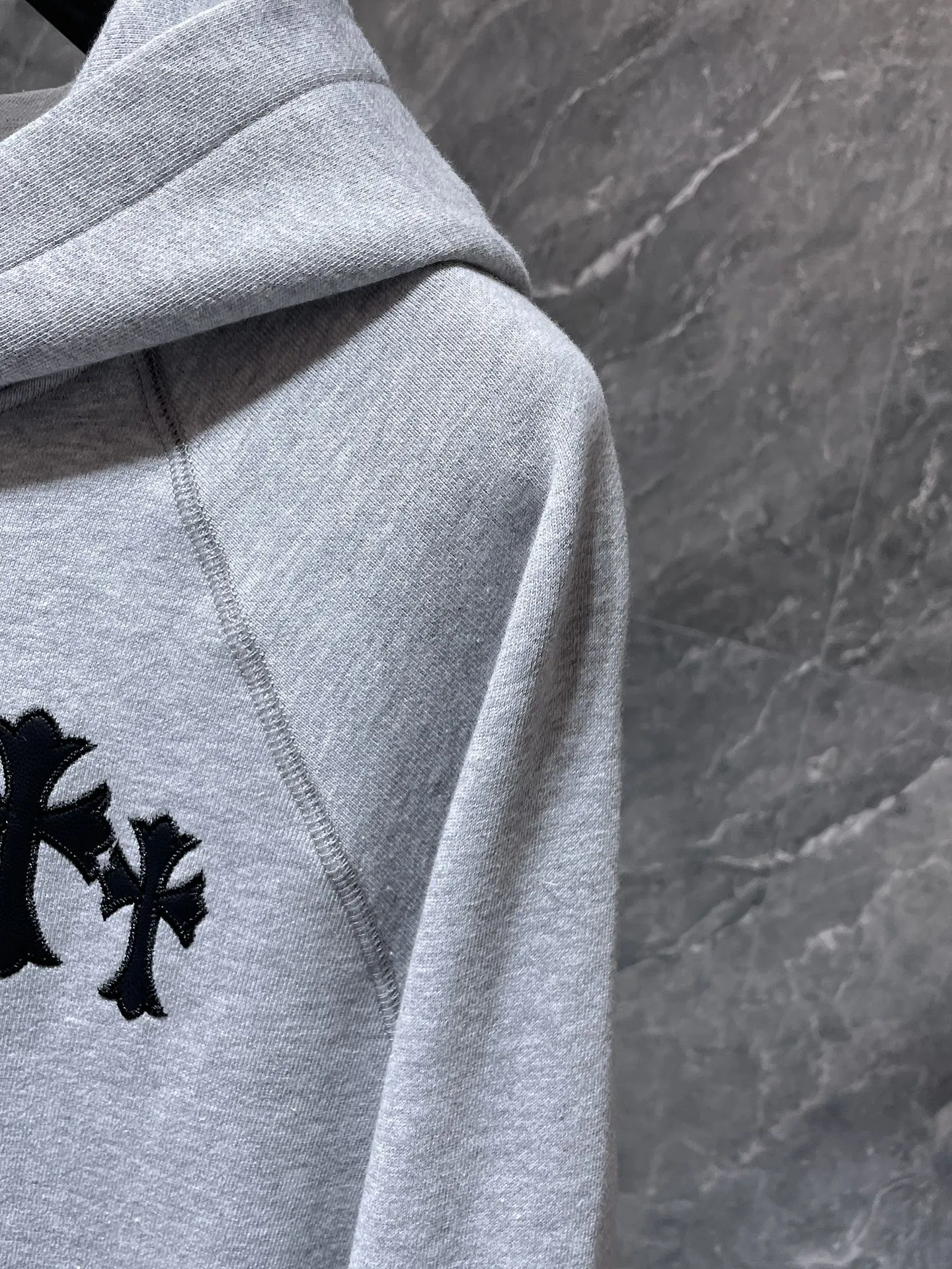 P260 Chrome Hearts Classic Dark Series Crow Cross Embroidery Patch Leather Hooded Sweatshirt Improved customized version of 1:1 high-weight high-quality fabric Recommended Color: Gray Black Size: S, M, L, XL
